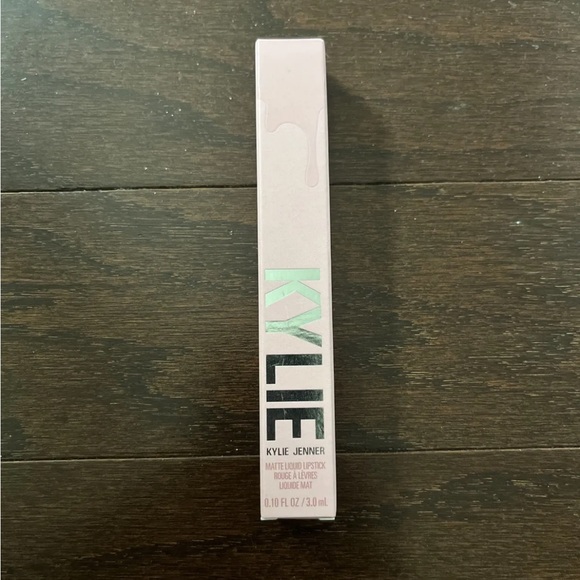 Kylie Cosmetics Matte Lipstick in Khlo$ - Picture 3 of 3